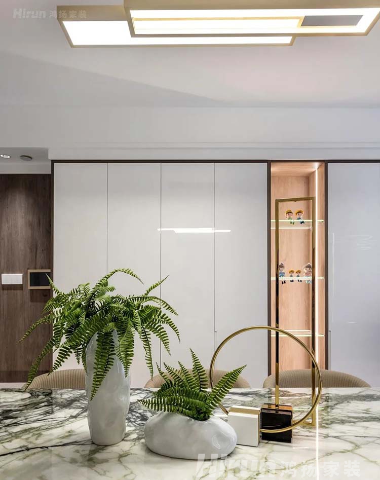 2022年房子怎么裝修好看，鴻揚(yáng)家裝三居室“雅致灰調(diào)”裝修案例分享